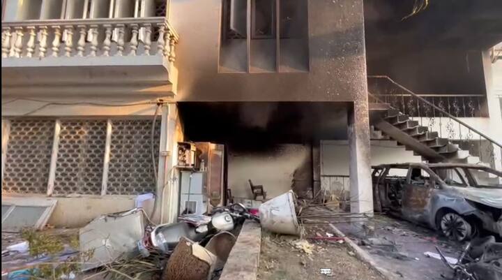 मराठा आंदोलकांनी राजकीय पक्षांशी संबंधित हॉटेल, संस्थांच्या कार्यलयाच्या जाळपोळ झाल्याच्या घटना समोर आल्या आहेत.