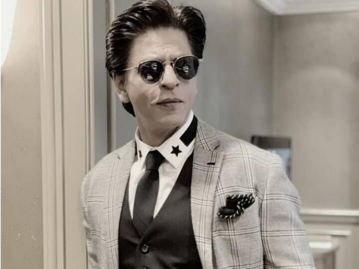 Shah Rukh Khan Kisse: किंग ऑफ रोमांस के नाम से फेमस शाहरुख खान का विवादों से भी गहरा नाता रहा है. कई बार ऐसा हुआ है. जब एक्टर अपना आपा खो बैठे और पल सुर्खियों का हिस्सा बन गया. नीचे देखिए पूरी लिस्ट..