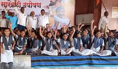 Maratha Reservation : पुण्यातील ओतूरमध्ये मराठ्यांच्या साखळी आंदोलनात शालेय विद्यार्थ्यांच्या समावेश; 'एक मराठा, लाख मराठा'चा गजर