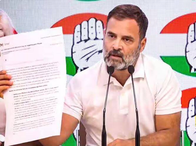 rahul gandhi targets pm modi govt over apple phone tapping warning says i am not afraid 'ਮੈਂ ਫੋਨ ਟੈਪਿੰਗ ਤੋਂ ਨਹੀਂ ਡਰਦਾ', ਐਪਲ ਤੋਂ ਅਲਰਟ ਮਿਲਣ 'ਤੇ ਰਾਹੁਲ ਗਾਂਧੀ ਨੇ ਘੇਰੀ ਮੋਦੀ ਸਰਕਾਰ