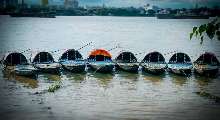 দুর্গাপুজোয় সামান্য বৃষ্টি ভোগালেও আর বৃষ্টি-কাঁটা নেই। এবার অপেক্ষা শীতের।