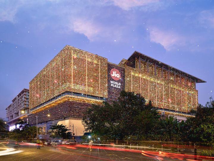 Jio World Plaza: 1 नवंबर से खुलेगा भारत का सबसे महंगा मॉल, तस्वीरों में देखें कितना लग्जरी है मुकेश अंबानी का जियो वर्ल्ड प्लाजा