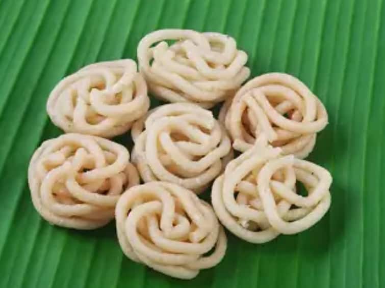 Tasty coconut milk murukku recipe procedure பண்டிகை காலங்களில் சுவையான பலகாரம் செய்யணுமா? தேங்காய் பால் முறுக்கு செய்முறை பார்க்கலாம் வாங்க...