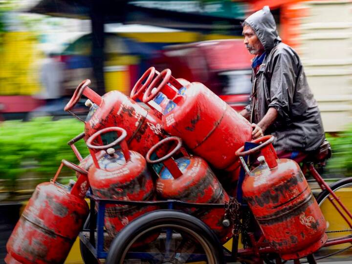 इसके निचले हिस्से में हवा के आने-जाने के लिए छेद रखना आसान होता है. साथ ही इसमें क्रैक या लीकेज होने का डर नहीं रहता.