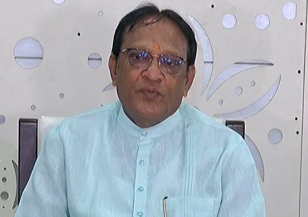 Vadodara: બરોડા ડેરીના પ્રમુખ પદેથી સતીષ પટેલનું રાજીનામું, દીનું મામાને આપ્યું સમર્થન Satish Patel resigned from the post of President of Baroda Dairy Vadodara: બરોડા ડેરીના પ્રમુખ પદેથી સતીષ પટેલનું રાજીનામું, દીનું મામાને આપ્યું સમર્થન