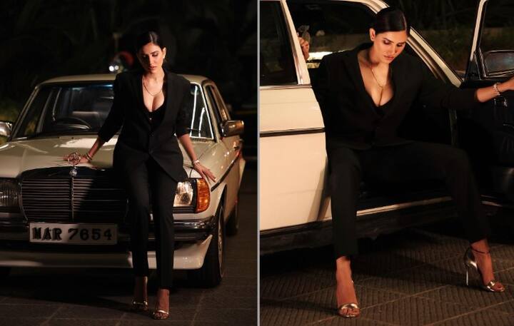 એક્ટ્રેસ સોનાલી સહગલ સોશિયલ મીડિયા પર ખૂબ જ એક્ટિવ રહે છે. સોનાલીને ફિલ્મ 'પ્યાર કા પંચનામા'થી ઘણી લોકપ્રિયતા મળી હતી. સોનાલી હાલ પોતાની હોટ તસવીરોને લઈને ચર્ચામાં છે.