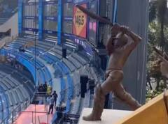 Photos: ਵਾਨਖੇੜੇ ਸਟੇਡੀਅਮ 'ਚ ਬੁੱਤ ਬਣਾ ਕੇ ਸਚਿਨ ਤੇਂਦੁਲਕਰ ਨੂੰ ਦਿੱਤਾ ਖਾਸ ਤੋਹਫਾ, ਦੇਖੋ ਖ਼ਾਸ ਤਸਵੀਰਾਂ