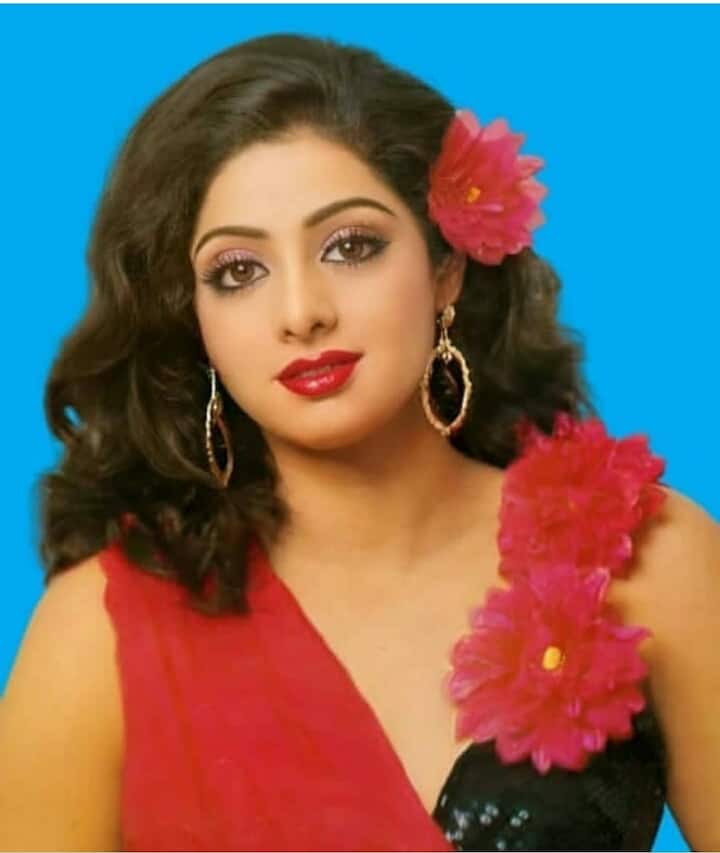 दरअसल ये किस्सा उस वक्त का है. जब एक बार श्रीदेवी अपने पति बोनी कपूर के साथ फ्लाइट से सफर कर रही थी. उस दिन एक्ट्रेस ने बोनी के लिए करवाचौथ का व्रत भी रखा था. लेकिन दिक्कत ये थी कि फ्लाइट में होने के चलते अपना व्रत नहीं खोल पा रही थी.