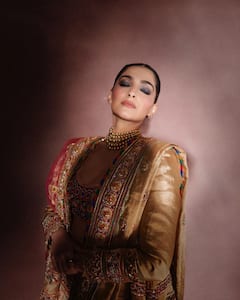 Sonam Kapoor Nails Another Traditional Look With Elan; SEE PICS