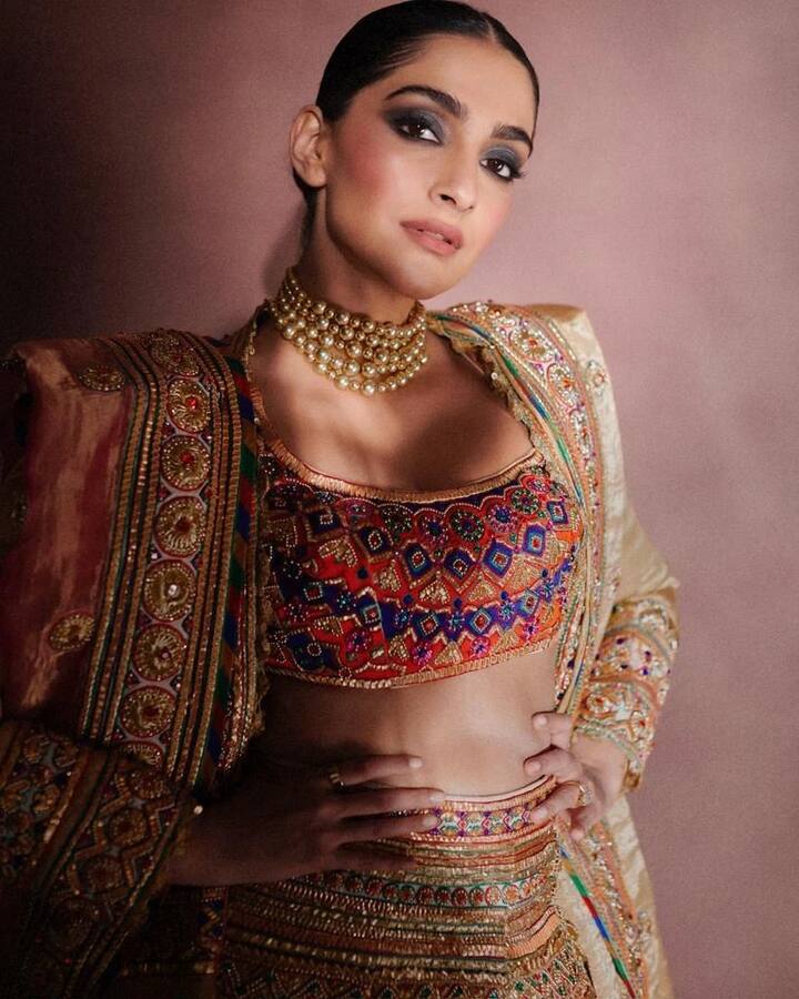 આ દરમિયાન તેમણે કેટલીક તસવીરો શેર કરી છે જે સોશિયલ મીડિયા પર ખુબ વાયરલ થઈ રહી છે.