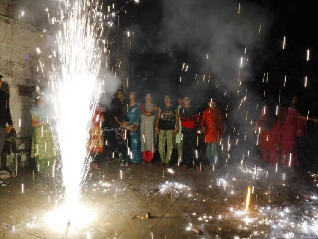 Diwali 2023: தீபாவளிக்கு 2 மணி நேரம் மட்டும் தான் பட்டாசு வெடிக்க வேண்டும் - தமிழக அரசின் டைம் இதுதான்!