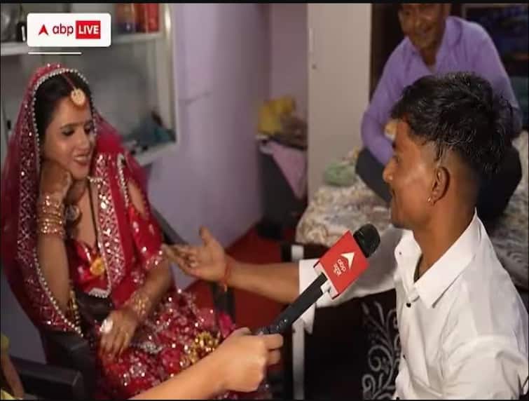 seema-haider-celebrates-karwa-chauth-singing-with-sachin-meena-video-viral Seema Sachin Viral Video: કરવા ચૌથ પર સચિન માટે સીમા હૈદરે રાખ્યું વ્રત, બન્નેએ ગાયું, 'તુઝે દેખા તો યે જાના સનમ...'
