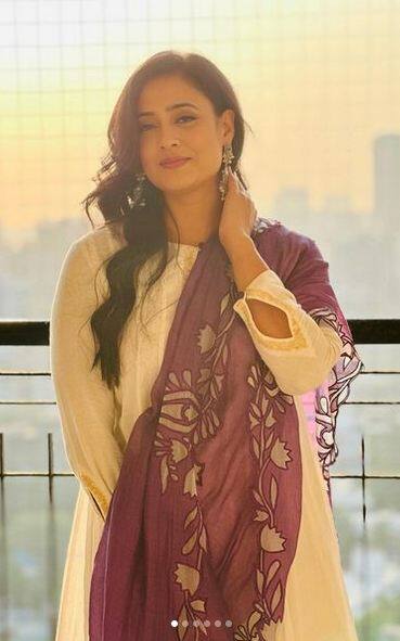 ਸ਼ਵੇਤਾ ਤਿਵਾਰੀ ਨੇ ਸਿੰਪਲ ਸੂਟ ਪਹਿਨ ਸ਼ੇਅਰ ਕੀਤਾ ਕਿਲਰ ਲੁੱਕ