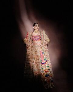 Sonama Kapoor: એથનિક લુકમાં સોનમ કપૂરે બતાવ્યો જલવો, મલ્ટીકલર લહેંગામાં અભિનેત્રીનો જોવા મળ્યો આગવો ઠાઠ