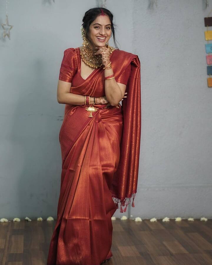 दीया बाती फेम दीपिका सिंह ने करवाचौथ पर अपना खूबसूरत लुक फैंस के साथ शेयर किया है.