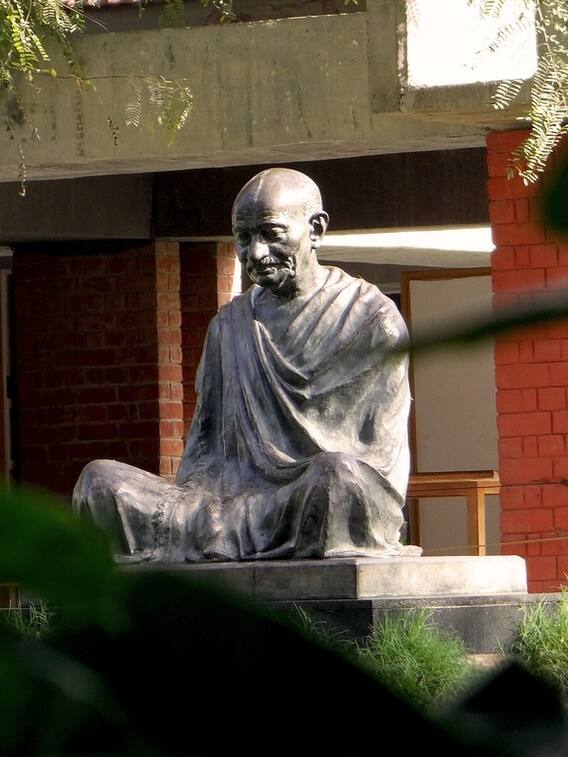 जॉर्ज बर्नाड शॉ ने गांधी के हत्‍यारे के बारे में नेहरू से क्‍या कहा?