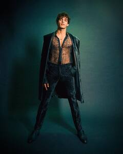 Ishaan khattar birthday:  इशानने लहानपणीच फिल्मी दुनियेत प्रवेश केला होता, जाणून घ्या त्याच्याबद्दलच्या खास गोष्टी!