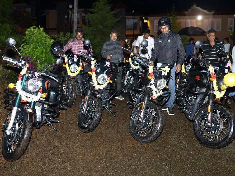 The owner of the estate gave a Royal Enfield bike as a Diwali gift in Nilgiris தீபாவளி பரிசாக ராயல் என்பீல்டு பைக் வழங்கிய எஸ்டேட் உரிமையாளர் ; ஊழியர்களுக்கு இன்ப அதிர்ச்சி!