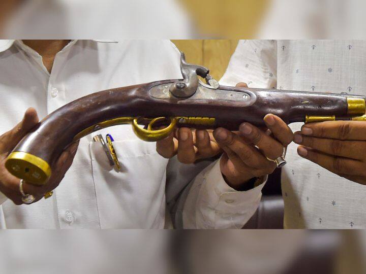 276 weapons deposited in police station 100 got permission to keep guns even in elections in Korba Korba Election 2023: 276 हथियार थाने में जमा, 100 बंदूकधारियों को मिली चुनाव में भी बंदूक रखने की छूट, जानें क्यो