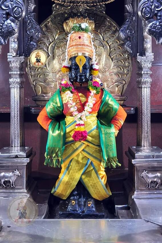 मराठा आरक्षणासाठी वारकरी आता विठुरायाच्या चरणी..