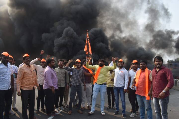 Solapur Maratha Reservation Protest:  सोलापूरमध्ये मराठा आंदोलक आक्रमक झाला आहे.  (सर्व फोटो सौजन्य : संदीप वाडेकर)