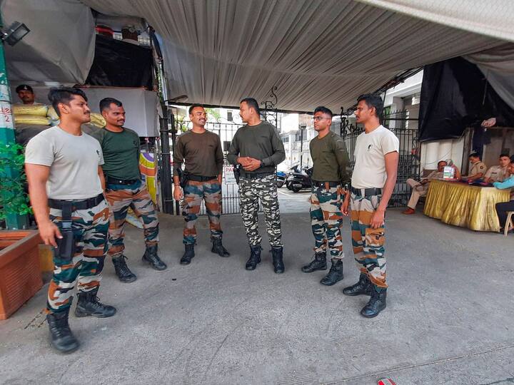 Tight security arrangements at Maharashtra Chief Minister Eknath Shinde's residence in Thane after incidents of violence during the ongoing agitation for Maratha reservation. (Image Credit: PTI)