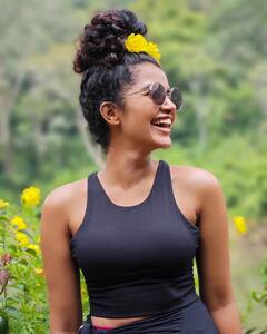 Anupama Parameswaran Photos : நண்பர்களுடன் ஜாலி ட்ரிப் சென்ற சுருட்டை முடி அழகி அனுபமா பரமேஸ்வரன்!