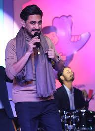 ਇਸ ਤਸਵੀਰ ਉੱਪਰ ਪ੍ਰਸ਼ੰਸਕ ਵੀ ਲਗਾਤਾਰ ਕਮੈਂਟ ਕਰ ਵਧਾਈਆਂ ਦੇ ਰਹੇ ਹਨ। ਇਸਦੇ ਨਾਲ ਹੀ ਪੰਜਾਬੀ ਫਿਲਮ ਜਗਤ ਦੇ ਸਿਤਾਰਿਆਂ ਵੱਲੋਂ ਵੀ ਕਲਾਕਾਰ ਨੂੰ ਮੁਬਾਰਕਾਂ ਮਿਲ ਰਹੀਆਂ ਹਨ।