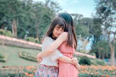 Benefits of Hugging: கட்டிப்பிடிப்பதால் ஏற்படும் நன்மைகள் இதோ!