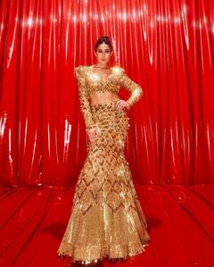 Sara Ali Khan Photos : தங்க கட்டி போல் ஜொலிக்கும் செல்லக்குட்டி சாரா அலி கான்!