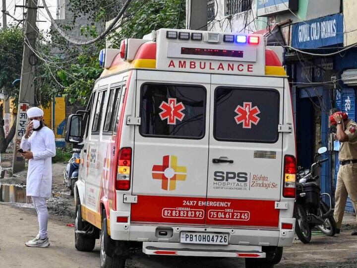 Maharashtra Woman Died in Ambulance 2 Blasts Ventilator Support Oxygen Cut Mumbai Pune Expressway Mumbai Woman Died: एंबुलेंस में वेंटिलेटर पर थी महिला, अचानक गाड़ी में हुआ ब्लास्ट