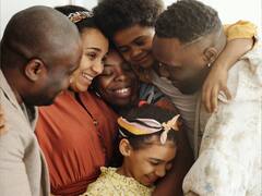 Benefits of Hugging: கட்டிப்பிடிப்பதால் ஏற்படும் நன்மைகள் இதோ!