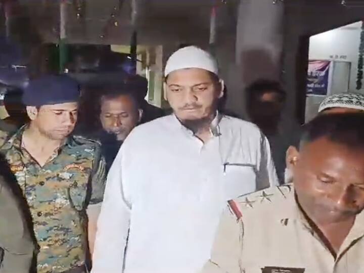 Muzaffarpur News Maulana of Jama Masjid arrested in minor kidnapping case in Bihar Bihar News: मुजफ्फरपुर में नाबालिग अपहरण मामले में जामा मस्जिद के मौलाना गिरफ्तार, थाने में जुटे समर्थक