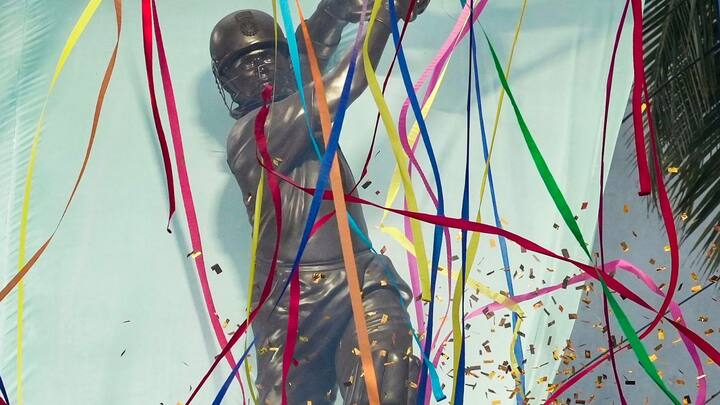 আগামীকাল বিশ্বকাপে শ্রীলঙ্কার বিরুদ্ধে এই মাঠেই খেলতে নামবেন বিরাট , রোহিতরা। সচিনের মূর্তি স্বচক্ষে দেখেই মাঠে নামতে পারবেন বিরাটরা।