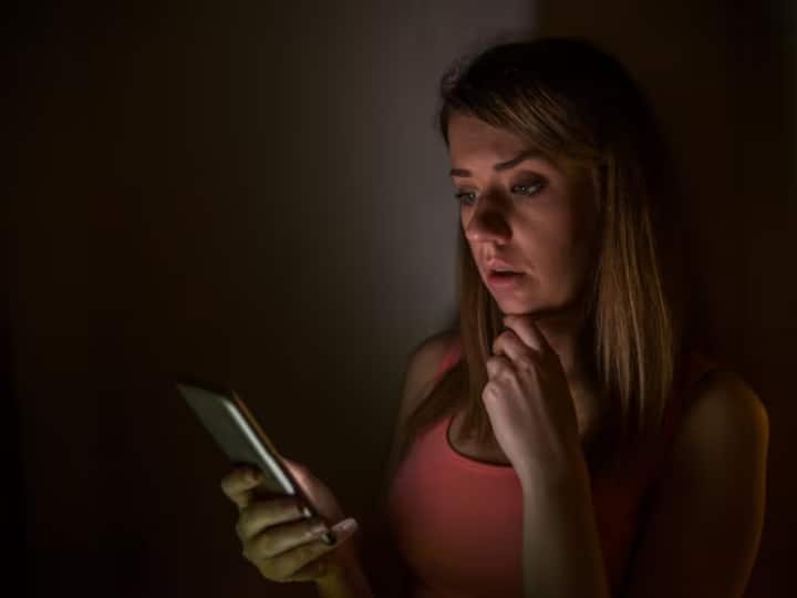 How to check if your phone is hacked or not samsung xiaomi oppo oneplus and more स्मार्टफोन हैक होने पर देता है ये सब संकेत, कहीं आपका भी तो नहीं? अभी चेक करें