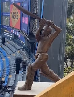 Photos: वानखेड़े स्टेडियम ने मूर्ति बनाकर सचिन तेंदुलकर को दिया खास तोहफा, तस्वीरों में देखें नज़ारे