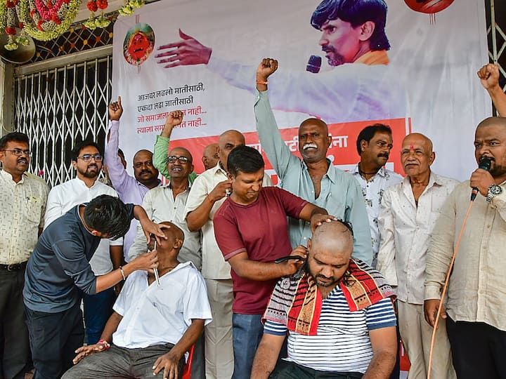 Maratha community people shave their heads in support of Maratha reservation activist Manoj Jarange Patil at Ghodapdev in Mumbai. (Image Credit: PTI)