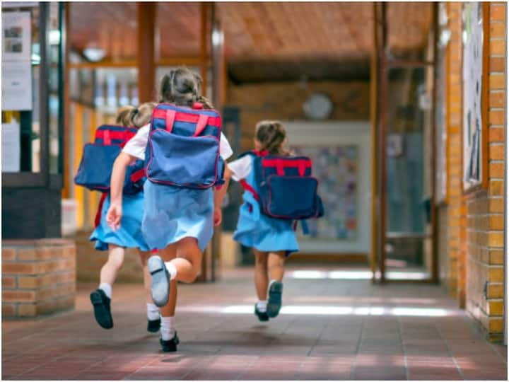 Heavy rain reverberates - Only schools in Madurai, covai district have a holiday today School Leave: கனமழை எதிரொலி - மதுரை, கோவை உள்ளிட்ட 6 மாவட்டங்களில் பள்ளிகளுக்கு மட்டும் இன்று விடுமுறை