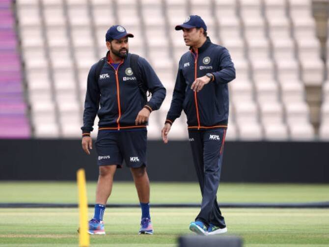 নিজের ওয়ান ডে কেরিয়ারে লক্ষ্মণ ৮৬টি ম্যাচ খেলেছেন। তিনি মোট ২৩৩৮ রান করেছেন। মোট ৬টি শতরান হাঁকিয়েছেন তিনি।