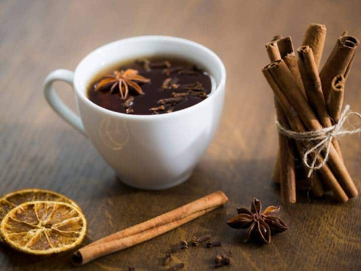 Reasons Why You Should Be Drinking Cinnamon Water Daily क्यों आपको रोजाना खाली पेट दालचीनी का पानी पीना चाहिए? एक हफ्ते में दिखेगा फायदा