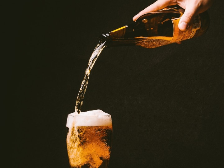 Strongest Beer: इस बीयर को पीने की हिम्मत हर कोई नहीं करता है, इसके कुछ ही घूंट पीने के बाद आपको नशा चढ़ने लगेगा और आप बेहोश भी हो सकते हैं.