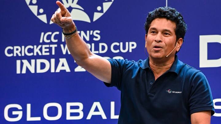 চলতি বিশ্বকাপের আগে আইসিসি সচিনকে গুরুদায়িত্ব দিয়েছিল। তাঁকে এবারের বিশ্বকাপের ব্র্যান্ড অ্যাম্বাসেডর বেছে নেওয়া হয়েছে।