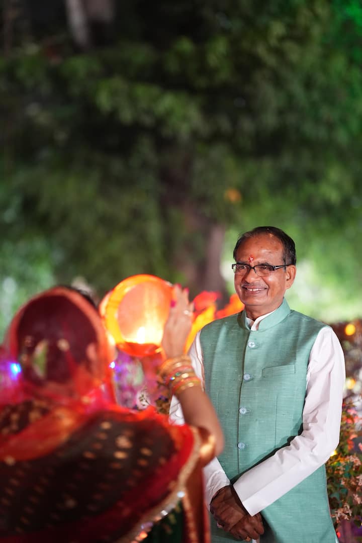 साधना सिंह सक्रिय राजनीति में नहीं हैं. हालांकि कार्यक्रमों में वो शिवराज सिंह चौहान के साथ दिखाई देती हैं.