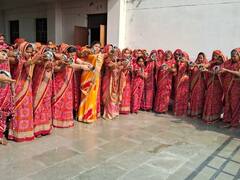 पति और ससुराल ने ठुकराया लेकिन नहीं टूटी आस्था, 140 महिलाओं ने मनाया करवा चौथ का व्रत