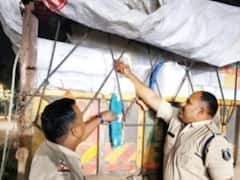 छत्तीसगढ़: 9 हजार साड़ी और 1080 चादर ट्रक से साथ जब्त, क्या चुनाव से है कनेक्शन?