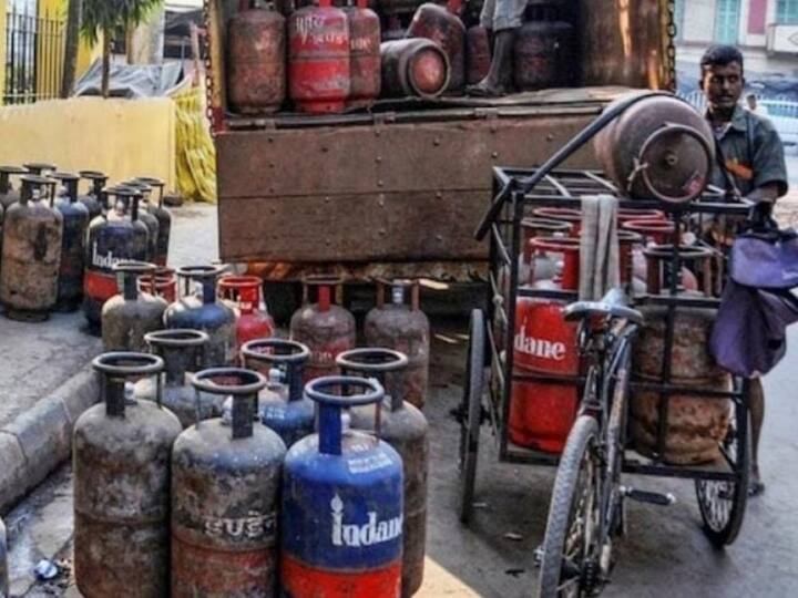 আজ তেল কোম্পানিগুলো বাণিজ্যিক গ্যাস সিলিন্ডারের দাম ১০৩ টাকা ৫০ পয়সা টাকা বাড়িয়েছে।