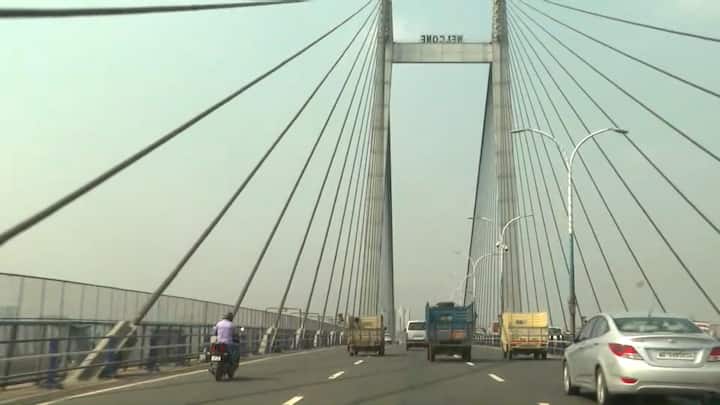১৯৯২ সালে চালু হয় ৮২৩ মিটার দীর্ঘ দ্বিতীয় হুগলি সেতু। যাকে বিদ্যাসাগর সেতুও বলা হয়।