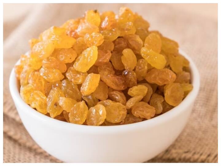 Eating too many raisins can be harmful know how many raisins should be