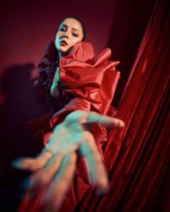 Shehnaaz Gill: शहनाज गिलचा हॉट लूक पाहून चाहते घायाळ, म्हणाले लाल मिरची..