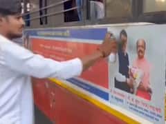 मराठा आरक्षण पर नहीं थम रहा बवाल, आंदोलनकारियों ने CM और डिप्टी सीएम के पोस्टर पर पोती कालिख